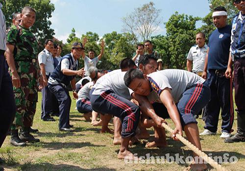 Lomba Tarik Tambang