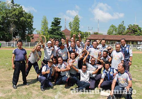 Lomba Tarik Tambang