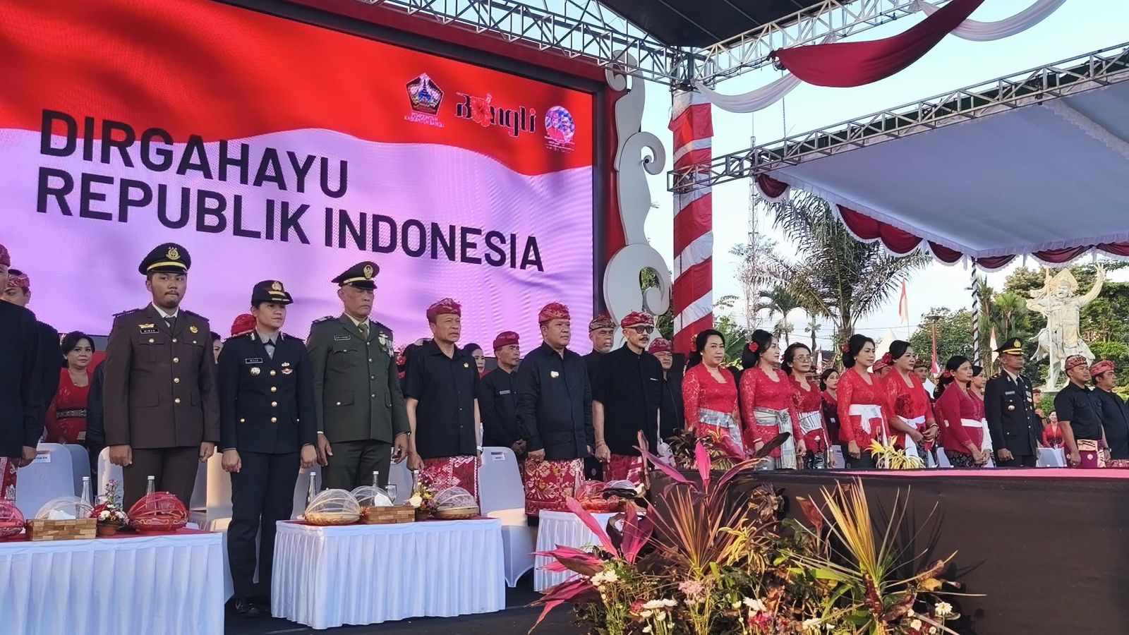 Upacara Penurunan Bendera Merah Putih di Bangli Berlangsung Khidmat