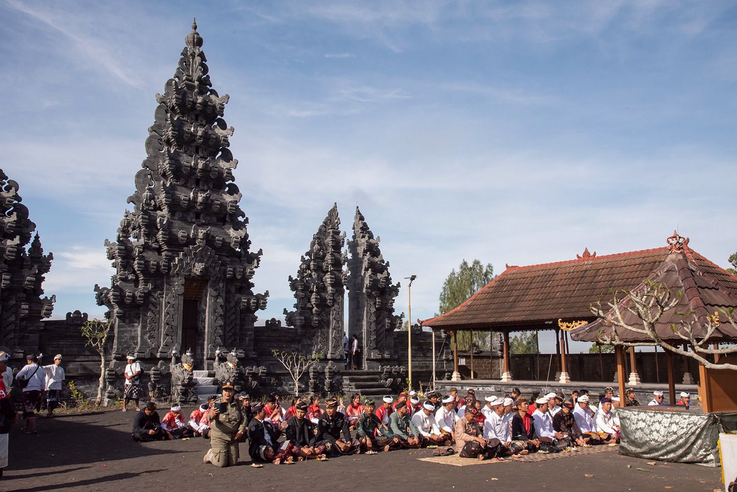 Plt. Kadis Diskominfosan Bangli menghadiri acara kirab api Pekan Olahraga Provinsi (Porprov) Bali XVI Tahun 2025 di Pura Pasar Agung Batur Kintamani