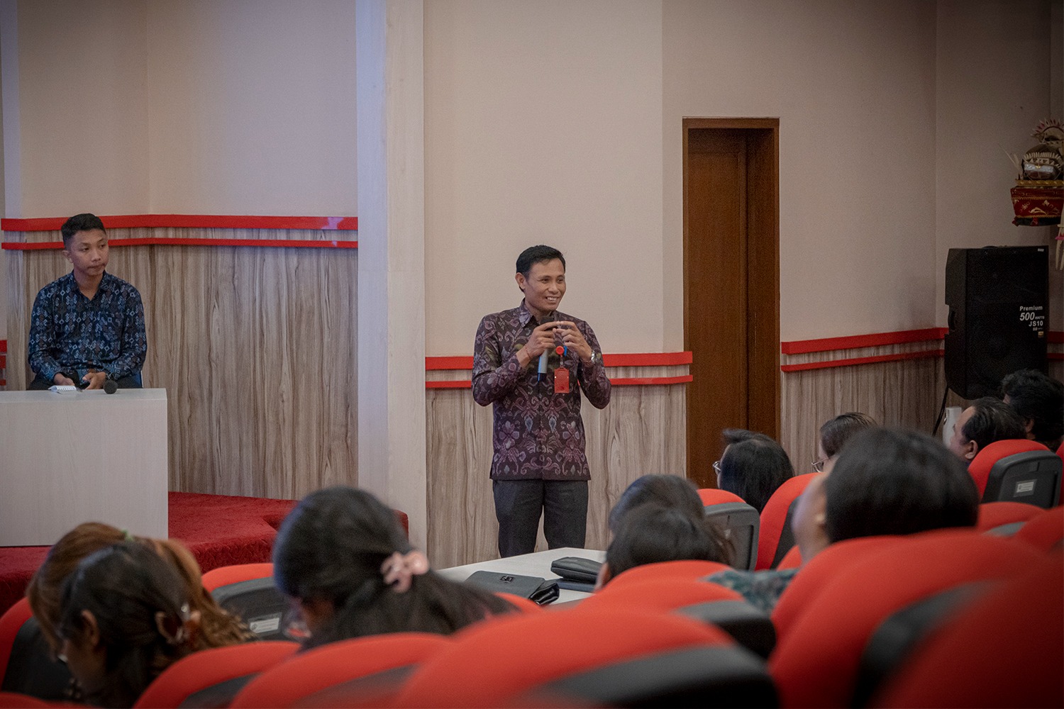 Plt Kadis Diskominfosan Bangli Menjadi Narasumber Pada Acara Sosialisasi Keterbukaan Informasi Publik dalam rangka Hari Hak Untuk Tahu di Kabupaten Bangli