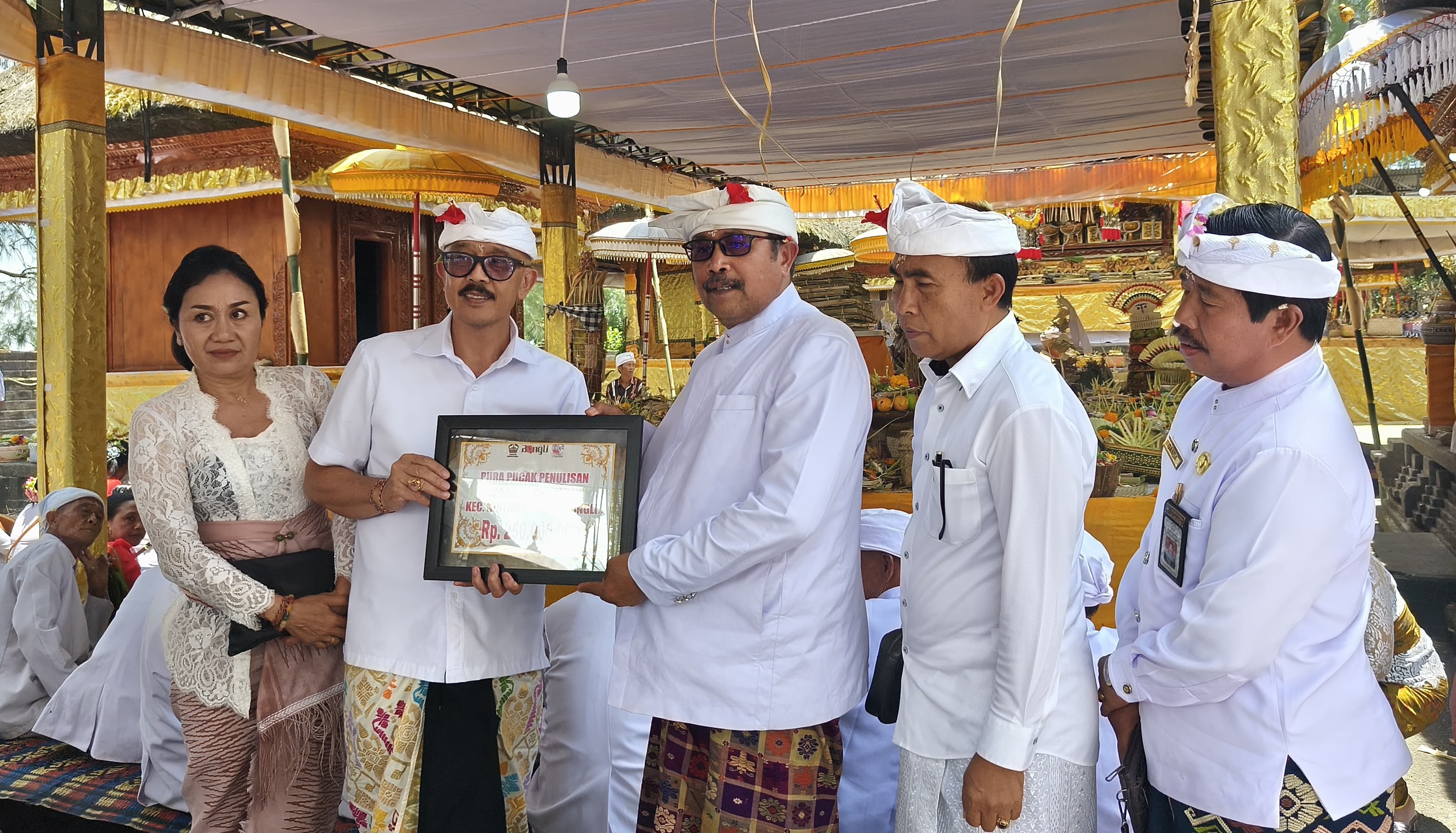 Pemkab Bangli Gelar Bakti Penganyar di Pura Pucak Penulisan
