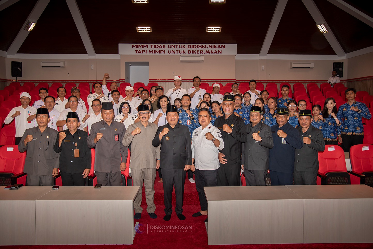 Plt. Kepala Dinas Kominfosan Kabupaten Bangli Hadiri pelantikan JPT Pratama di Gedung BMB