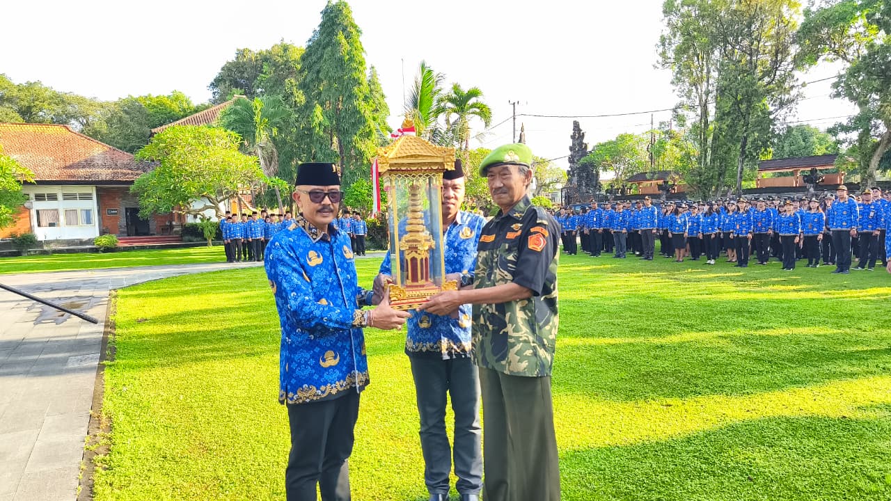 TEGAKKAN DISIPLIN DAN PATRIOTISME PEGAWAI, WABUP DIAR PIMPIM APEL DISIPLIN