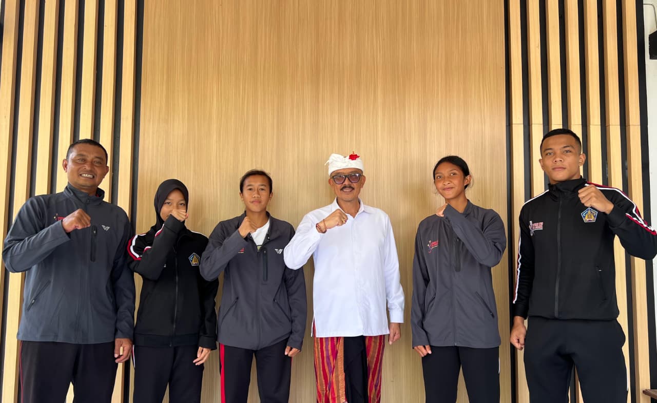 Gelorakan Semangat Juang! Wakil Bupati Bangli Lepas Kontingen Atlet Menuju POPNAS XVII Jakarta
